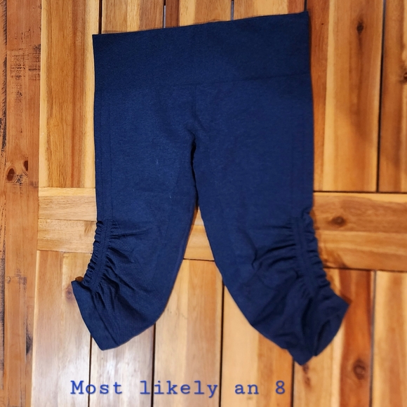 Lululemon - lot of 8 crops/pants - Picture 2 of 16